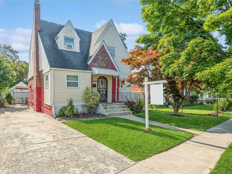 We Buy Houses In Franklin Square