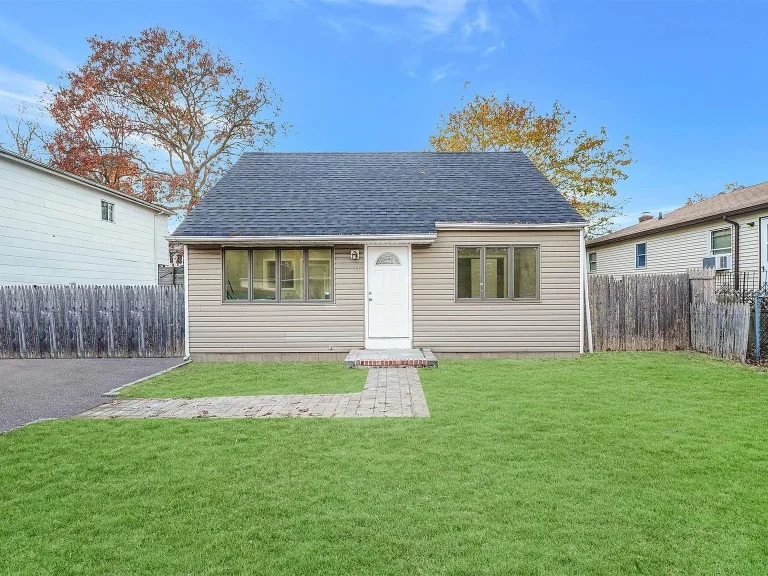 We Buy Homes In Mastic