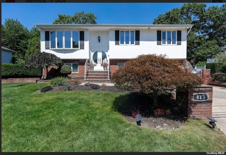 We Buy Homes In Brightwaters For Cash