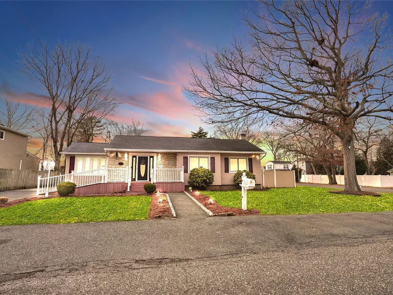 We Buy Houses For Cash In Holtsville