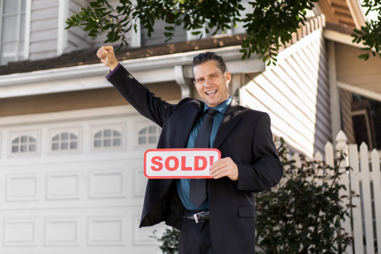 The Pros and Cons of Selling Your House to a Cash Buyer